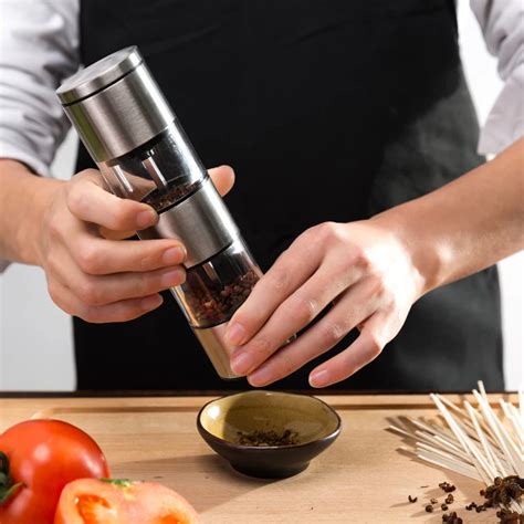 fresh ground black pepper grinder